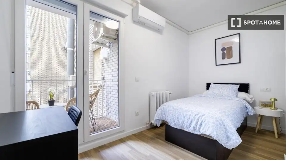 Habitación de Piso de alquiler en Madrid con Aire acondicionado, Calefacción y Amueblado