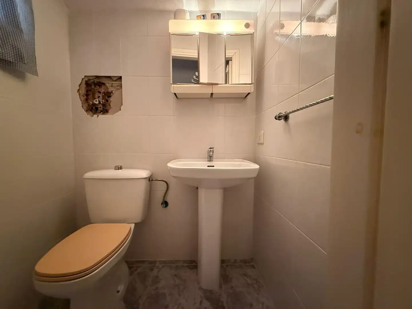 Badezimmer von Einfamilien-Reihenhaus zum Verkauf in Los Alcázares mit Privatgarten, Terrasse und Abstellraum