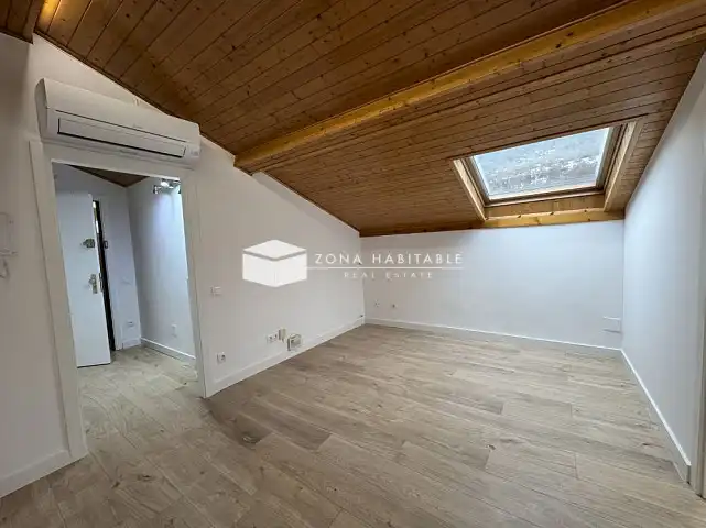 Attic for sale in Encamp  with Heating