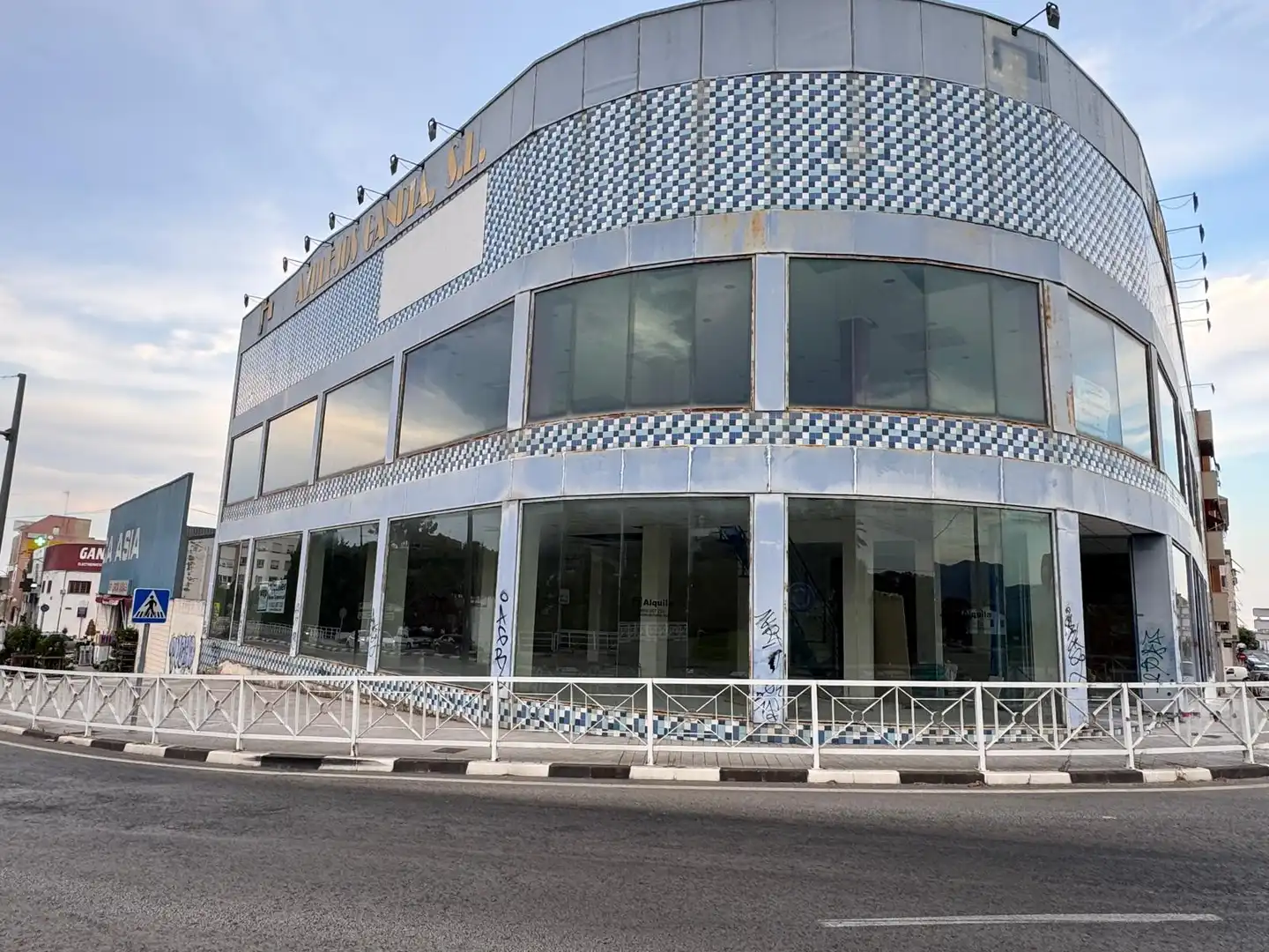 Außenansicht von Fabrikhallen zur Miete in El Real de Gandia