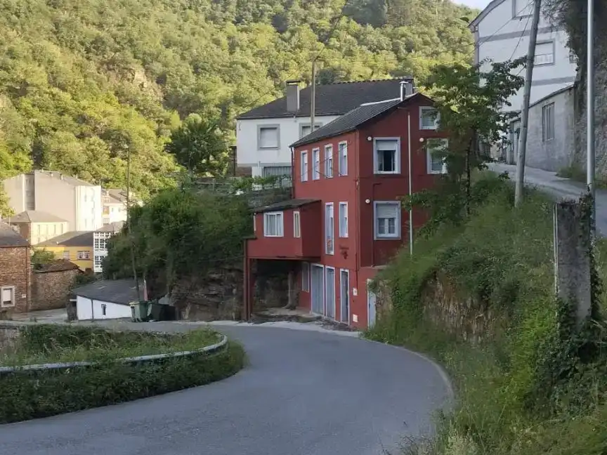 Vista exterior de Pis en venda en Navia de Suarna, Lugo