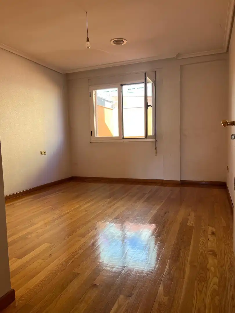 Dormitori de Casa o xalet en venda en Ponferrada amb Parquet