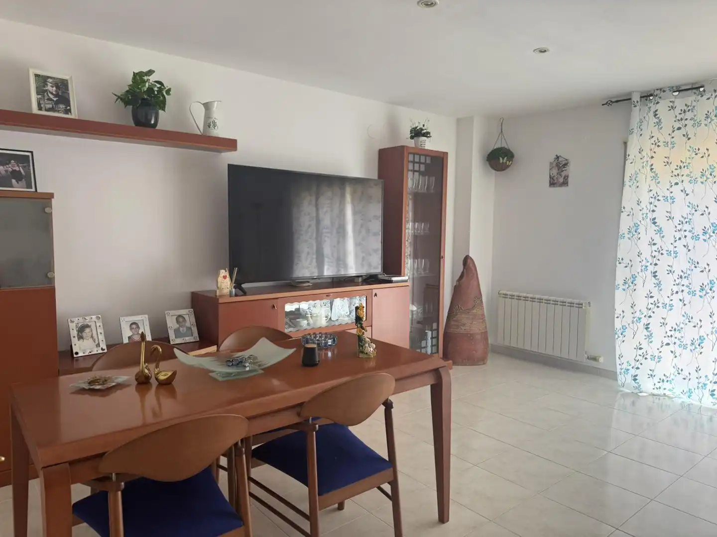 Wohnzimmer von Einfamilien-Reihenhaus zum Verkauf in Guissona mit Heizung, Privatgarten und Ofen