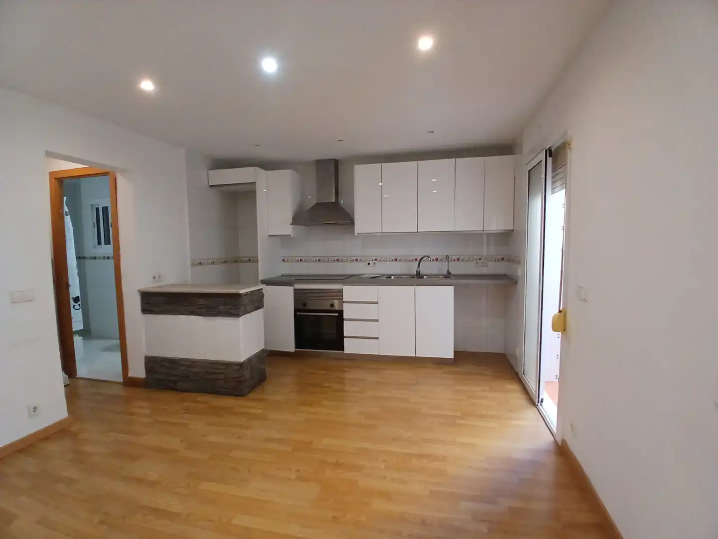 Kitchen of Flat for rent in Badalona  with Parquet flooring and Balcony