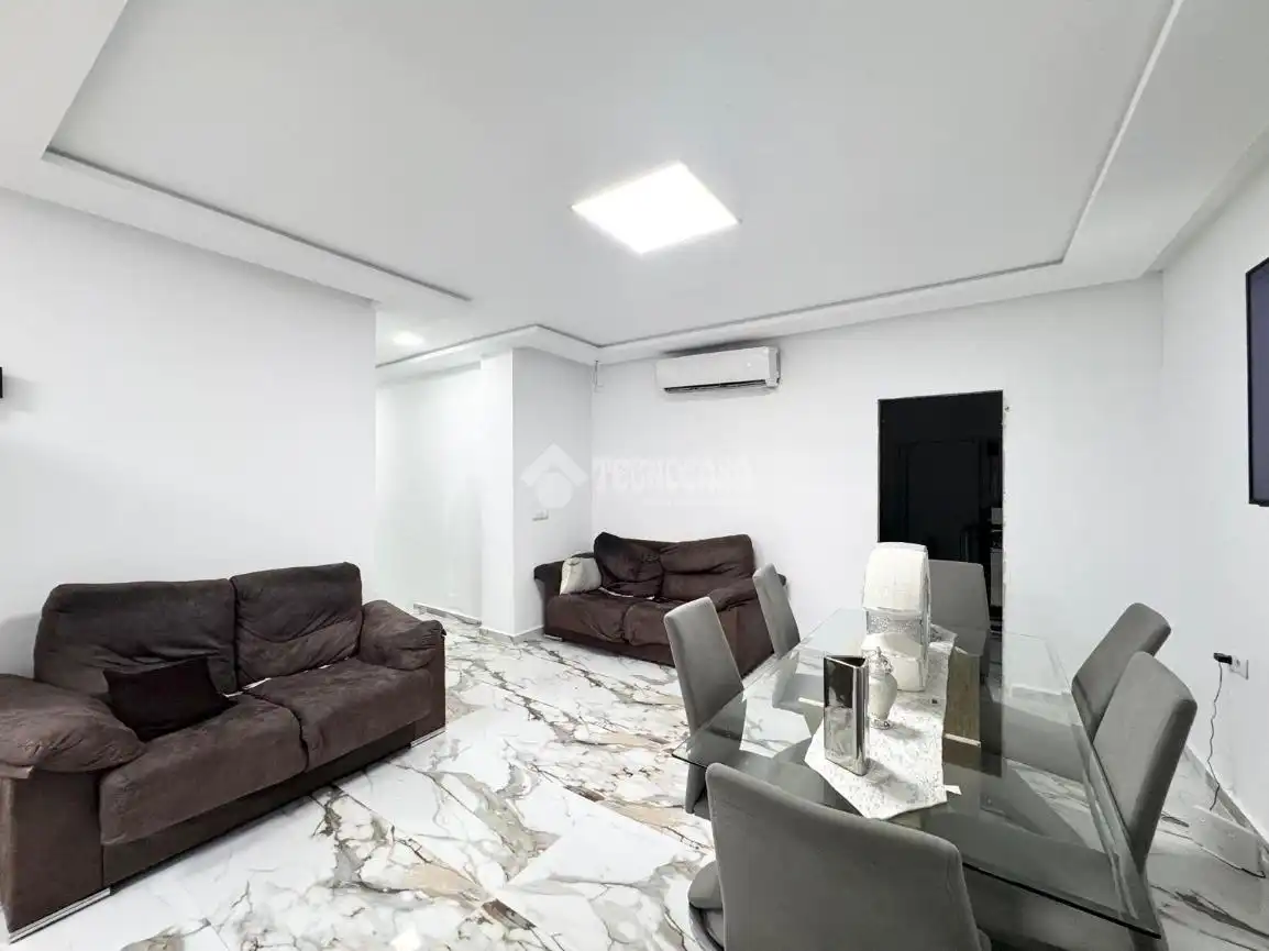 Sala d'estar de Casa adosada en venda en Almería amb Calefacció