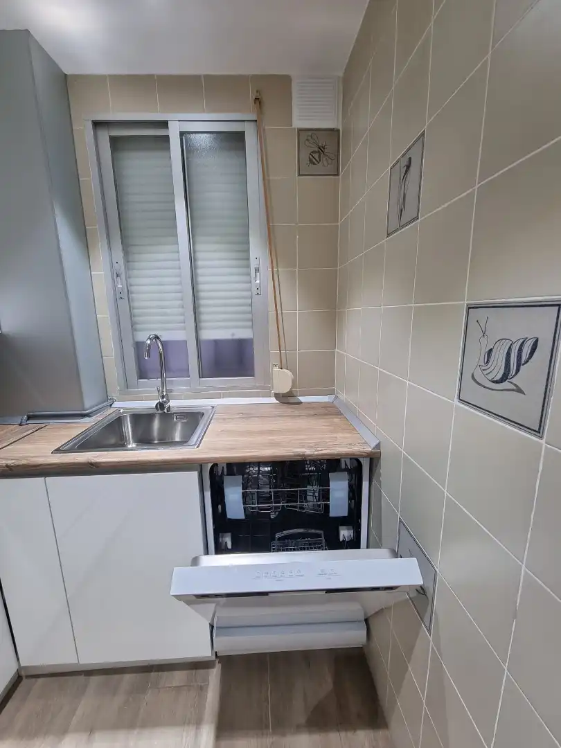 Kitchen of Flat for rent in Madrid  with Air Conditioner, Heating and Parquet flooring