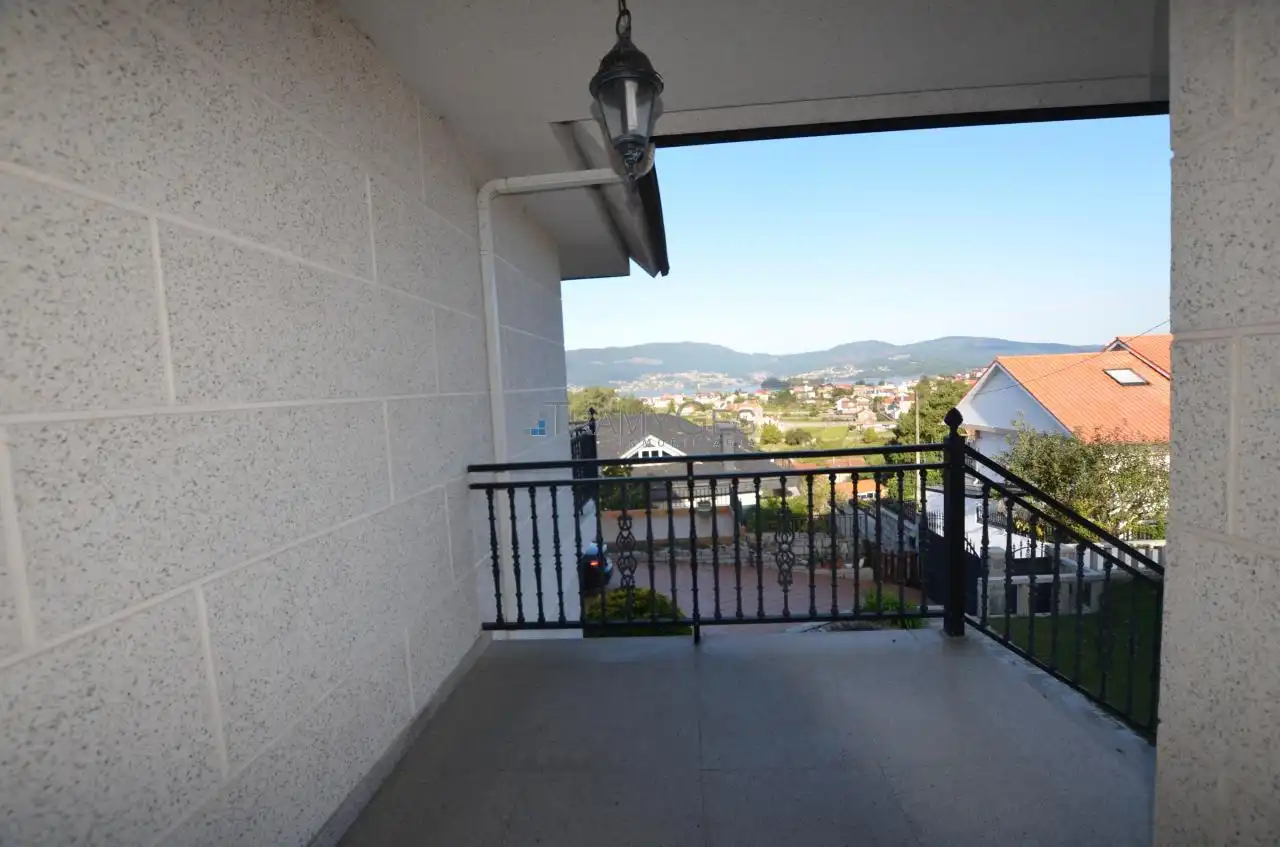 Terrassa de Casa o xalet en venda en Redondela amb Calefacció, Jardí privat i Terrassa