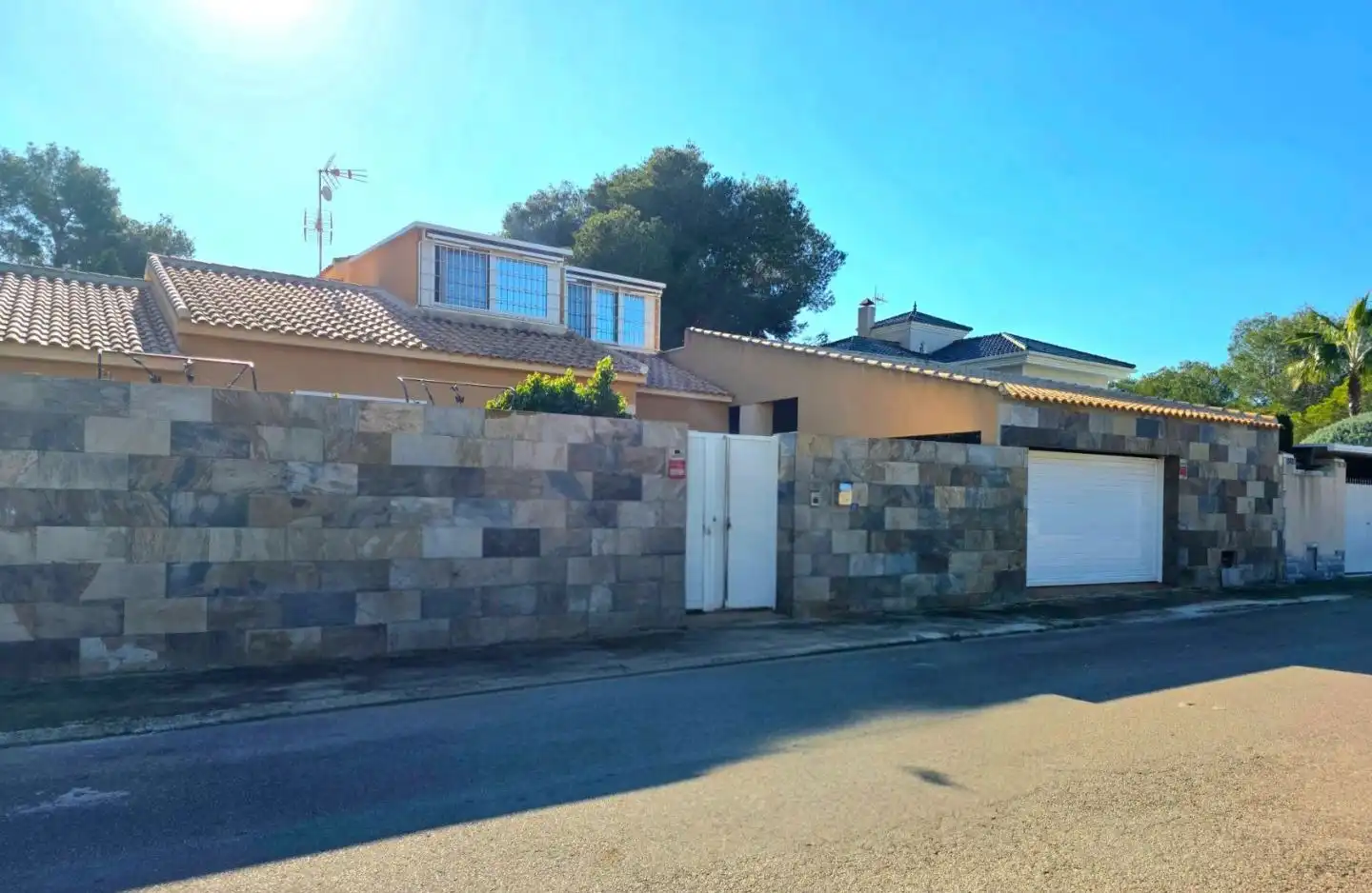 Xalet amb piscina en venda a Carrer J Verdague Cmor 13, imagen 4
