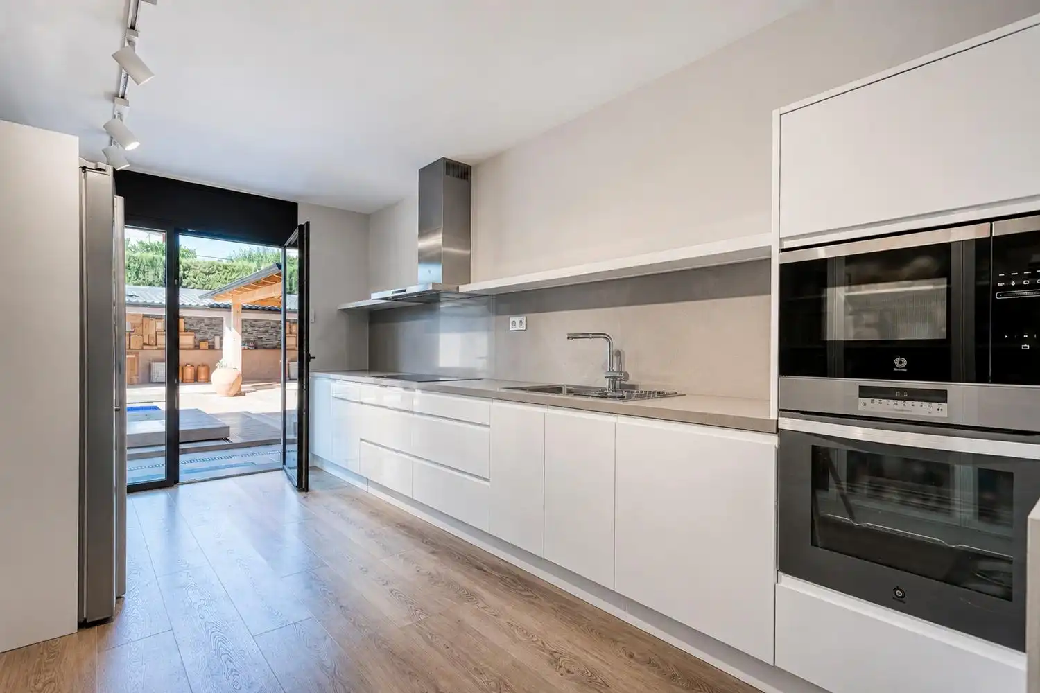 Cuina de Casa o xalet en venda en La Torre de Claramunt amb Jardí privat, Terrassa i Traster