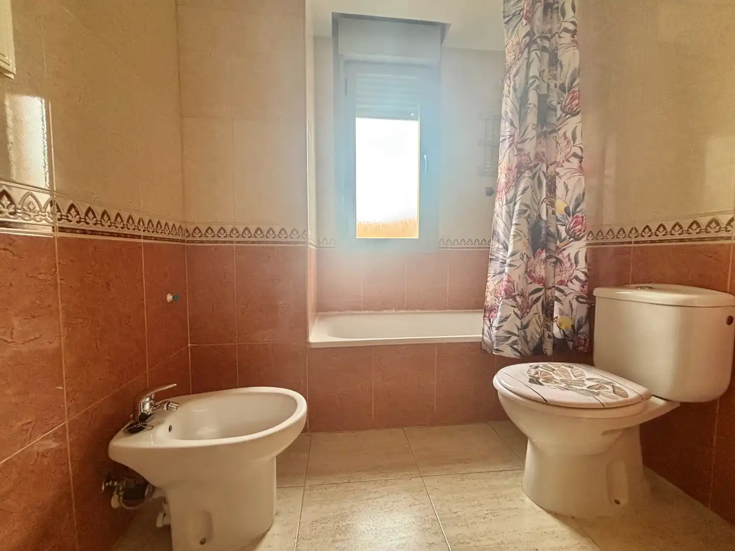 Bathroom of Flat for sale in Oliver-Valdefierro