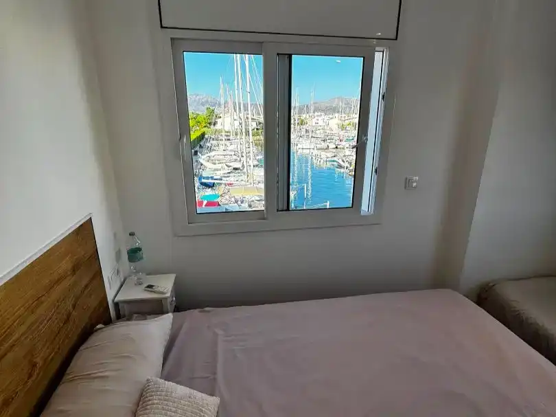 Dormitori de Casa adosada en venda en Empuriabrava amb Aire condicionat i Balcó