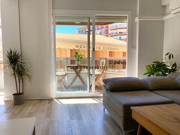 Piso con balcón en venta en Del Baró de Cortés