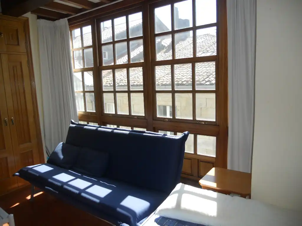 Sala d'estar de Pis de lloguer en Santiago de Compostela  amb Calefacció, Moblat i Forn