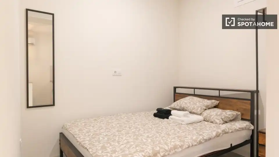 Habitación de Estudio para compartir en Madrid con Aire acondicionado, Calefacción y Terraza