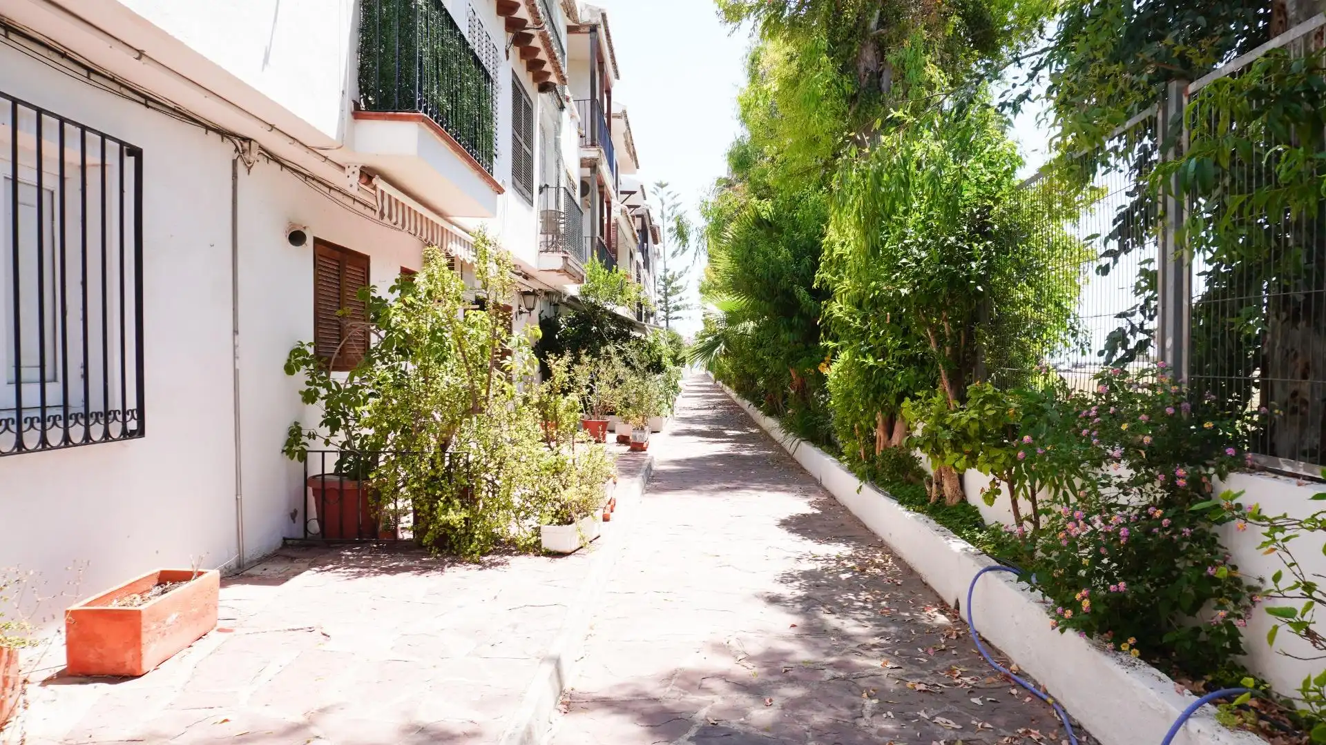 Außenansicht von Dachboden zum Verkauf in El Puig de Santa Maria mit Privatgarten, Terrasse und Balkon