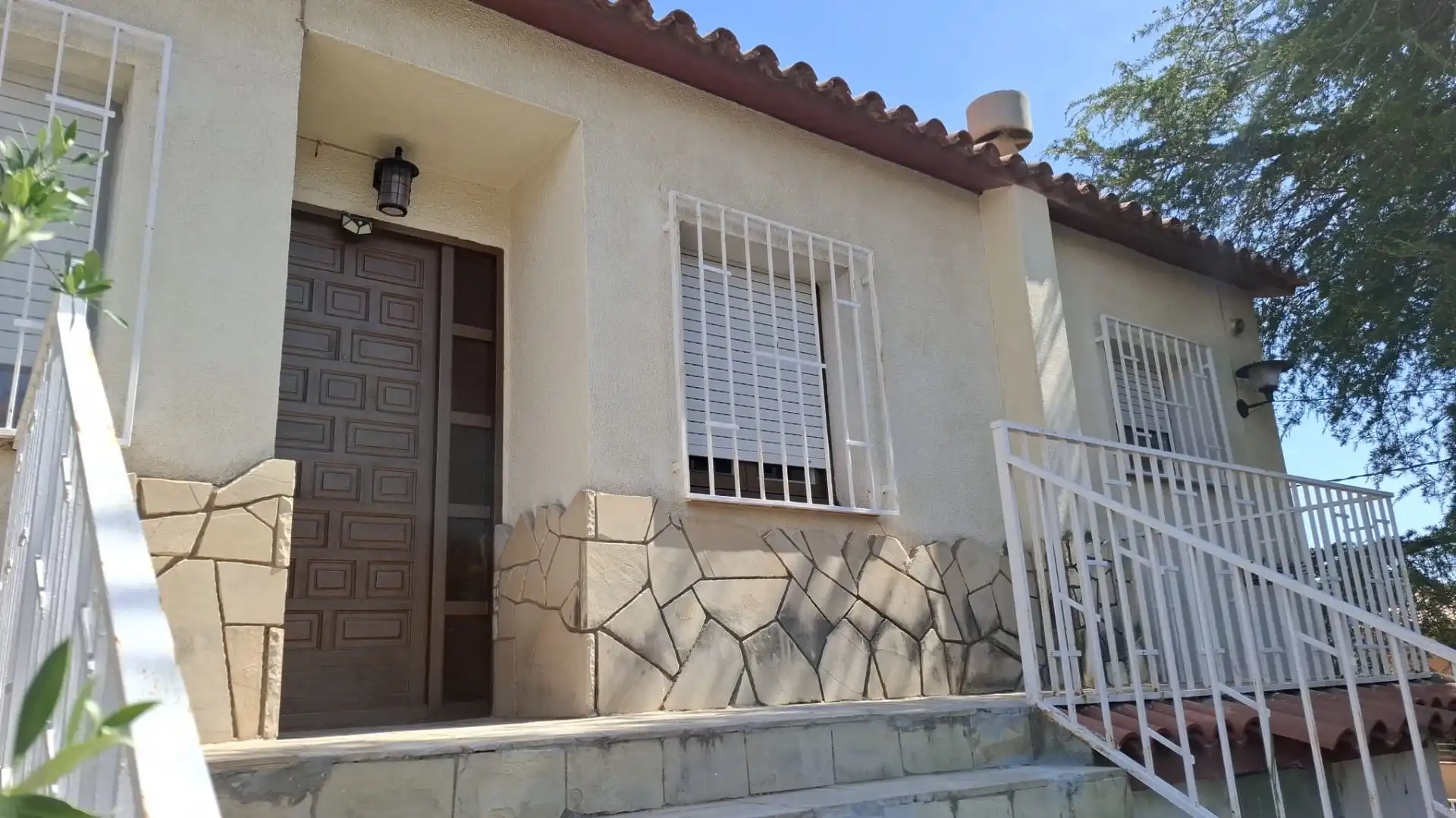 Vista exterior de Casa o chalet en venta en Vallirana con Aire acondicionado, Jardín privado y Terraza