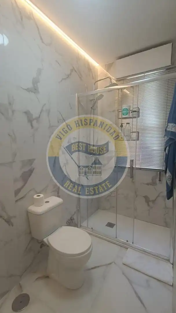 Bany de Casa o xalet en venda en Vigo  amb Calefacció, Jardí privat i Balcó