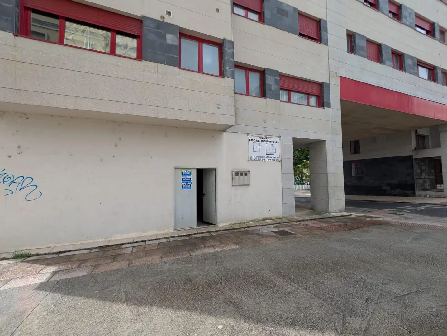 Local comercial en venda a Calle Ramón Beberide 1