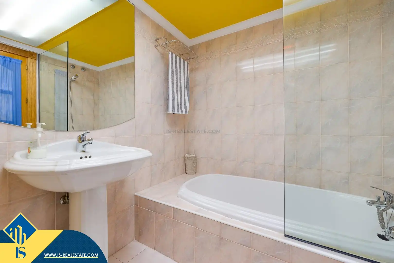 Baño de Ático de alquiler en Torrevieja con Terraza, Trastero y Amueblado