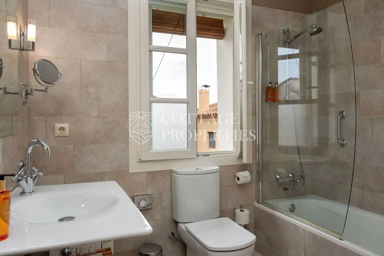 Baño de Finca rústica en venta en Torroella de Fluvià con Aire acondicionado, Jardín privado y Terraza