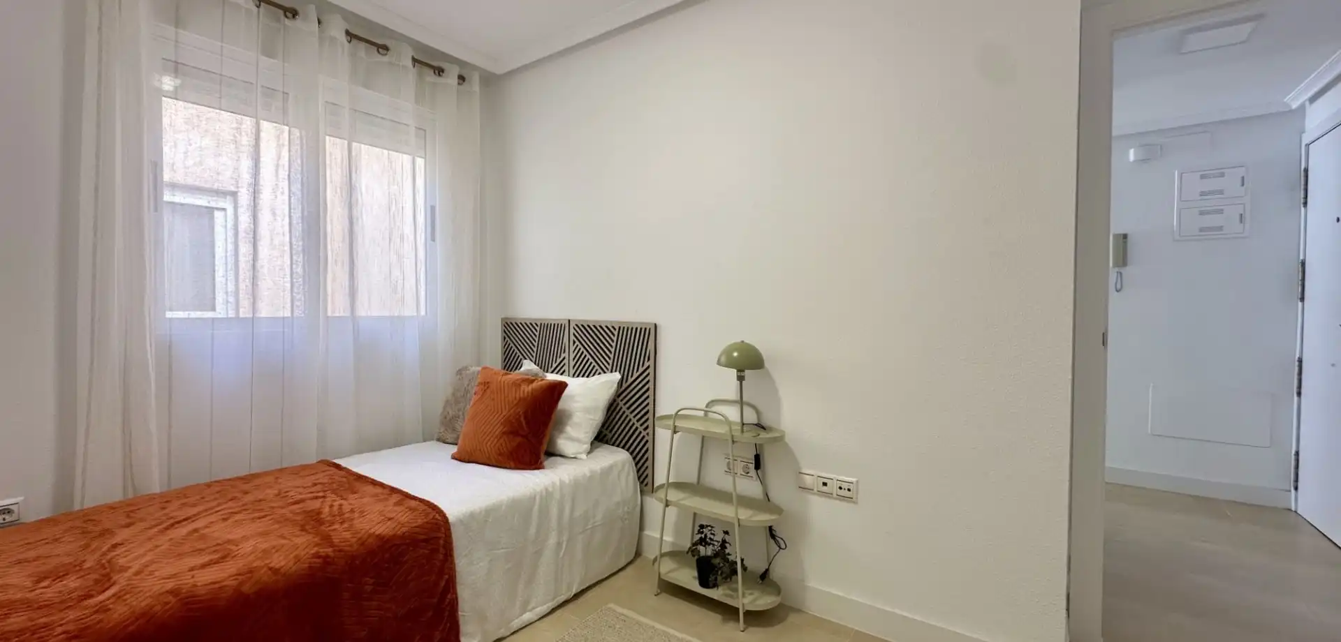 Dormitori de Apartament en venda en Torrevieja amb Aire condicionat, Terrassa i Moblat