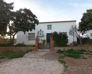 Exterior view of House or chalet to rent in Villagarcía de la Torre  with Private garden, Swimming Pool and Furnished