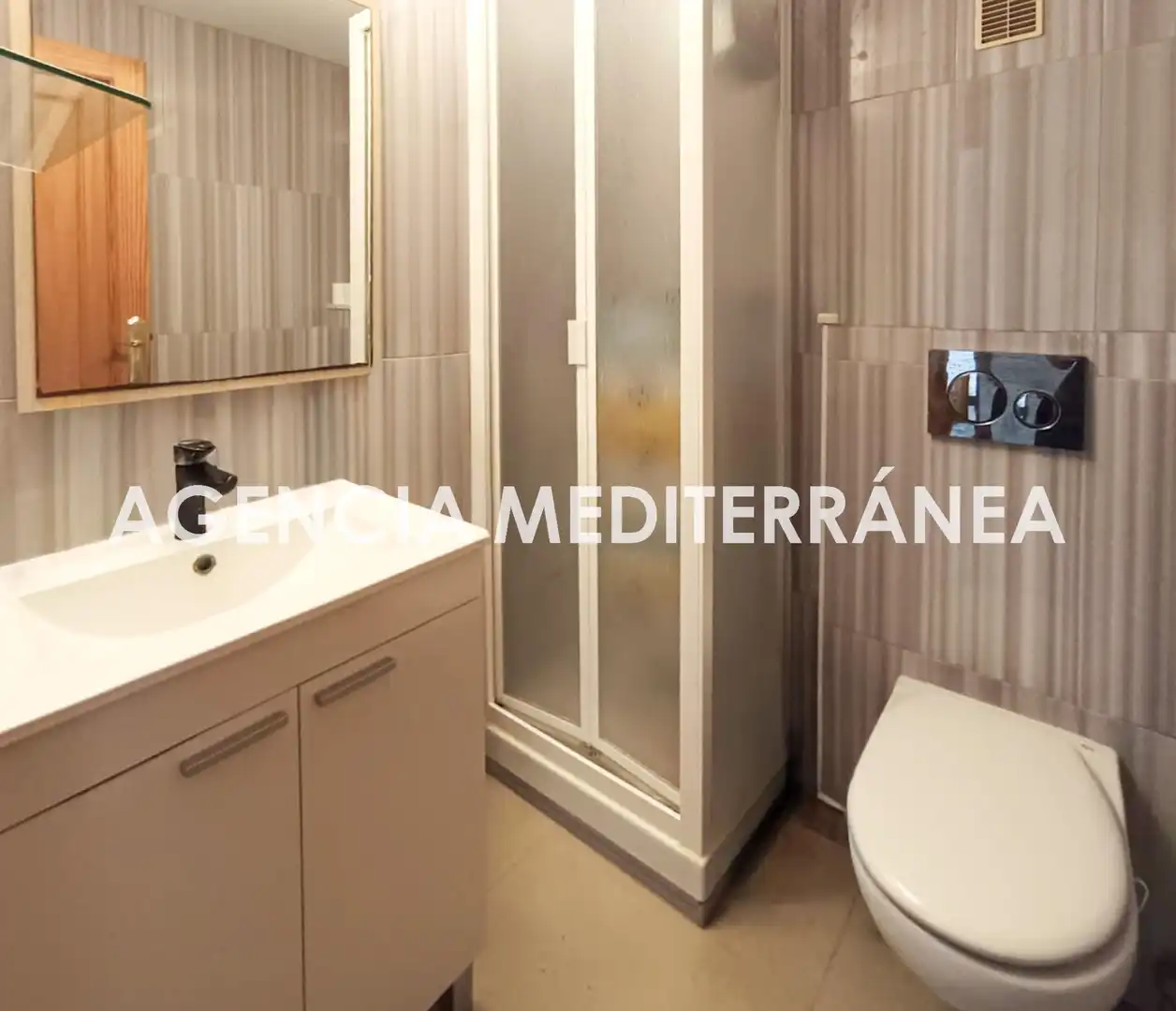 Bany de Apartament en venda en Santa Eulària des Riu amb Aire condicionat, Calefacció i Jardí privat