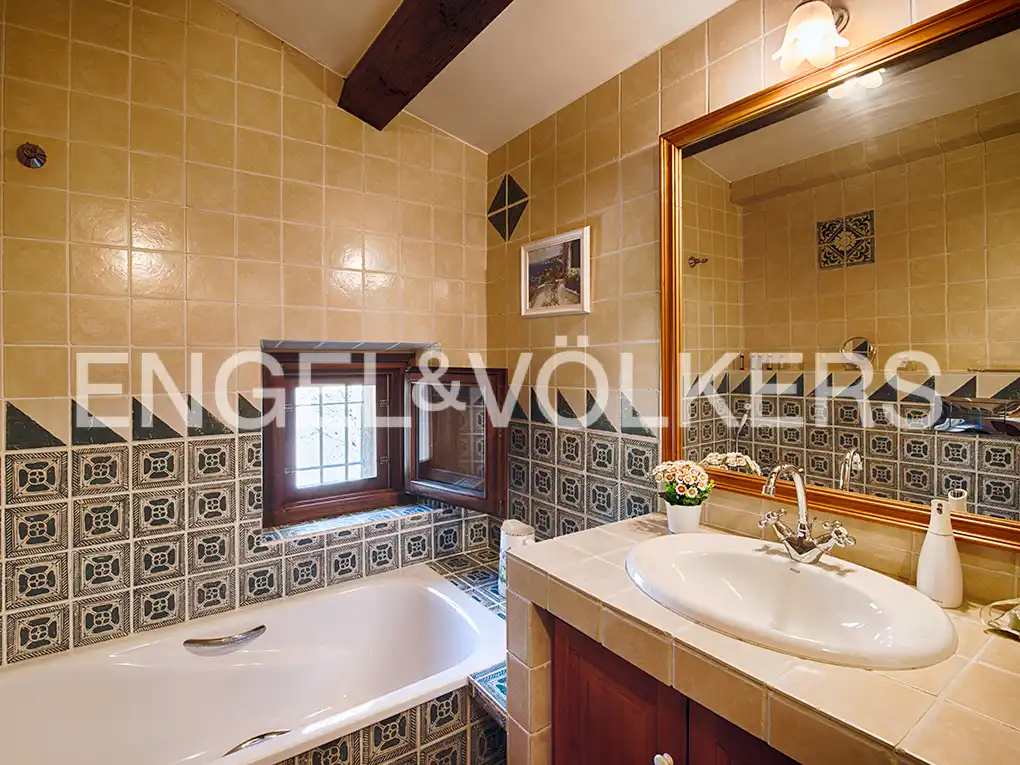 Country homes for sale in Lladó