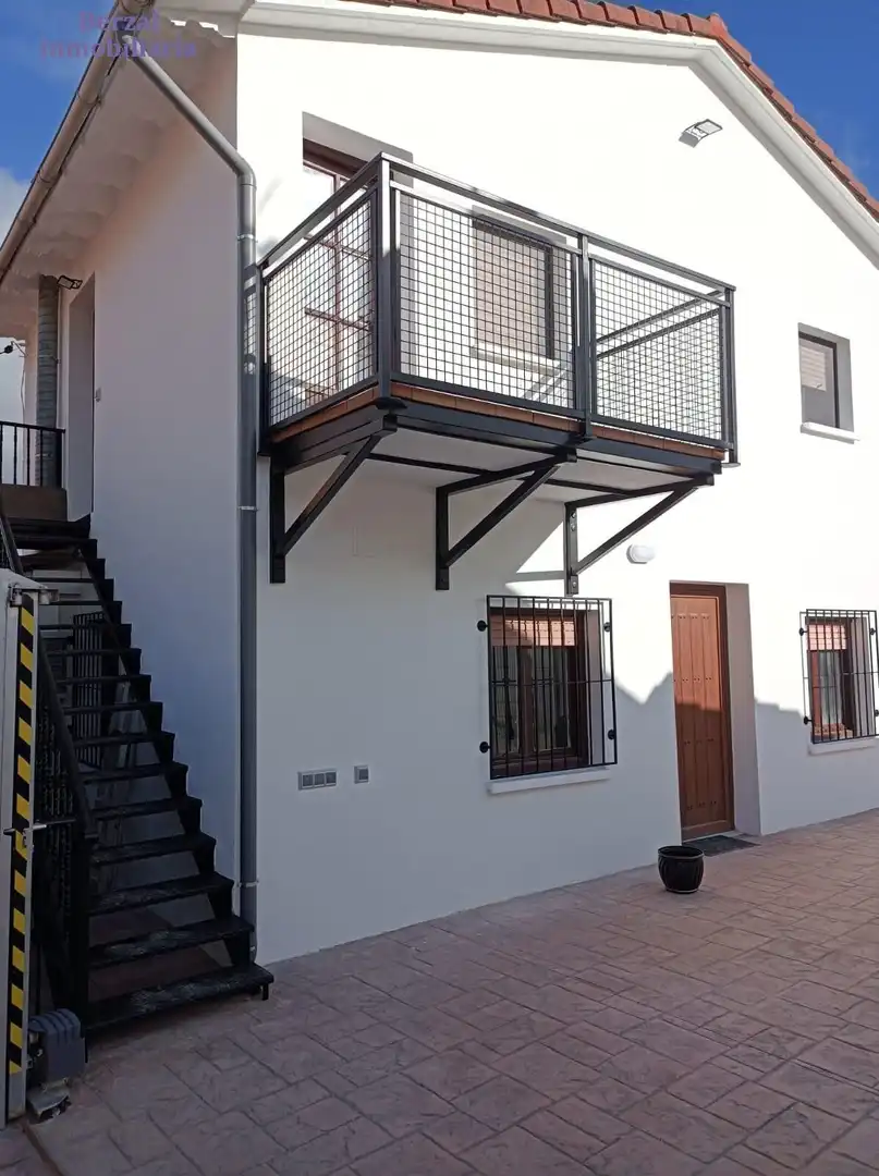 Terrassa de Casa o xalet en venda en Matute amb Terrassa, Moblat i Balcó