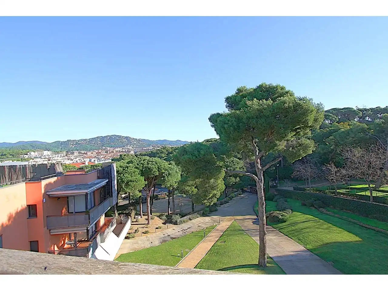 Garten von Wohnung zum Verkauf in Lloret de Mar mit Klimaanlage, Heizung und Privatgarten