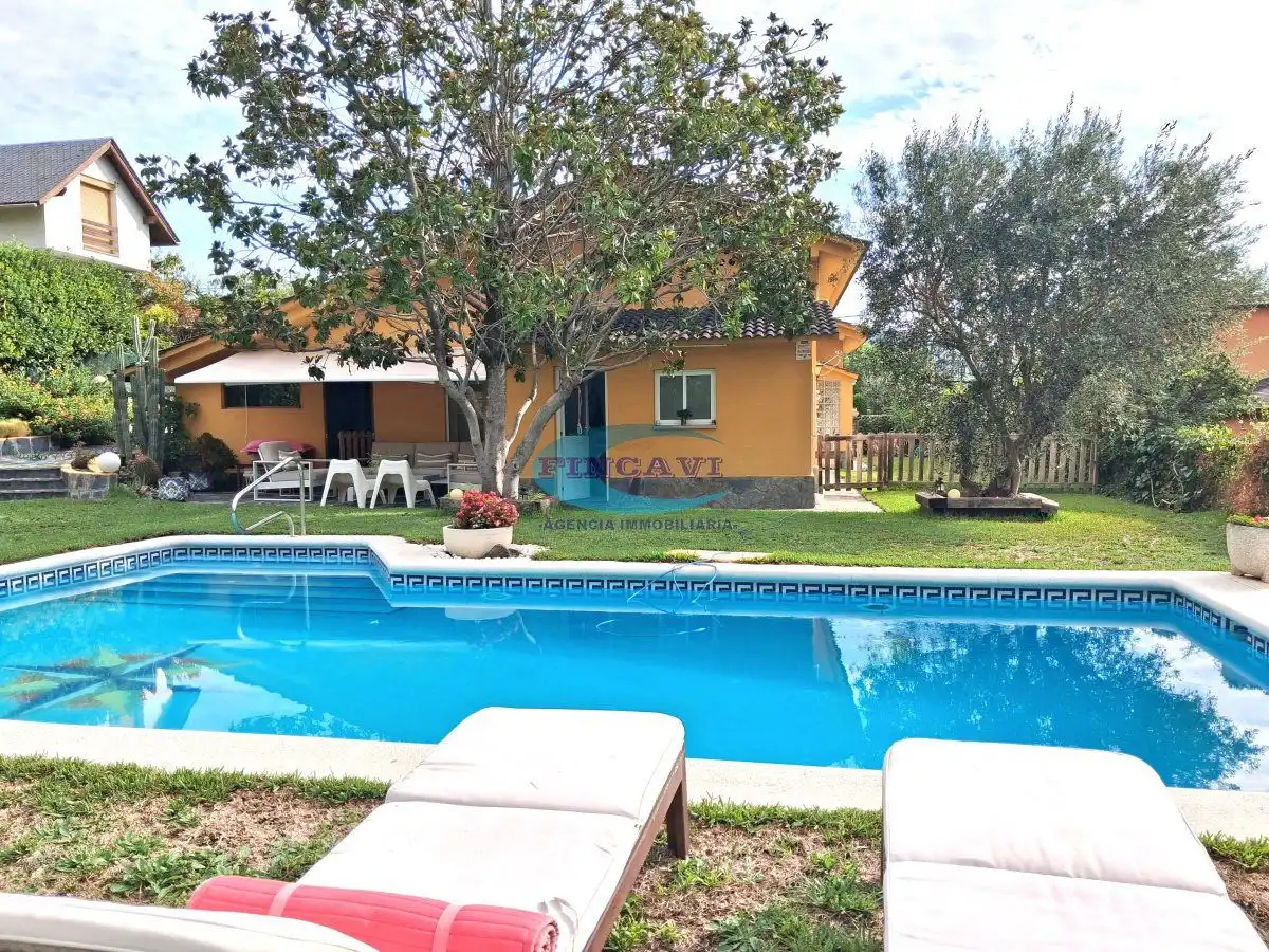 Casa con piscina in vendita a Bigues i Riells del Fai, imagen 2