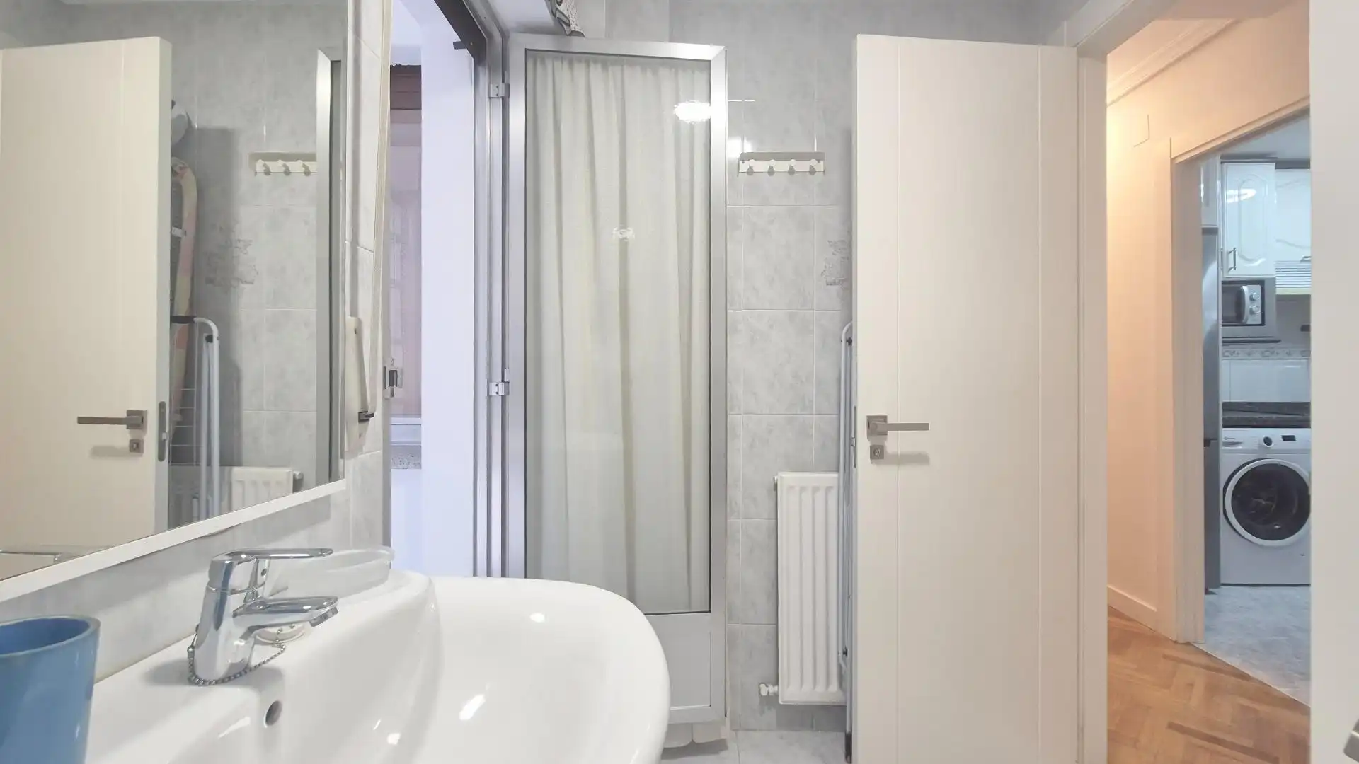 Baño de Piso de alquiler en Salamanca con Calefacción, Parquet y Amueblado