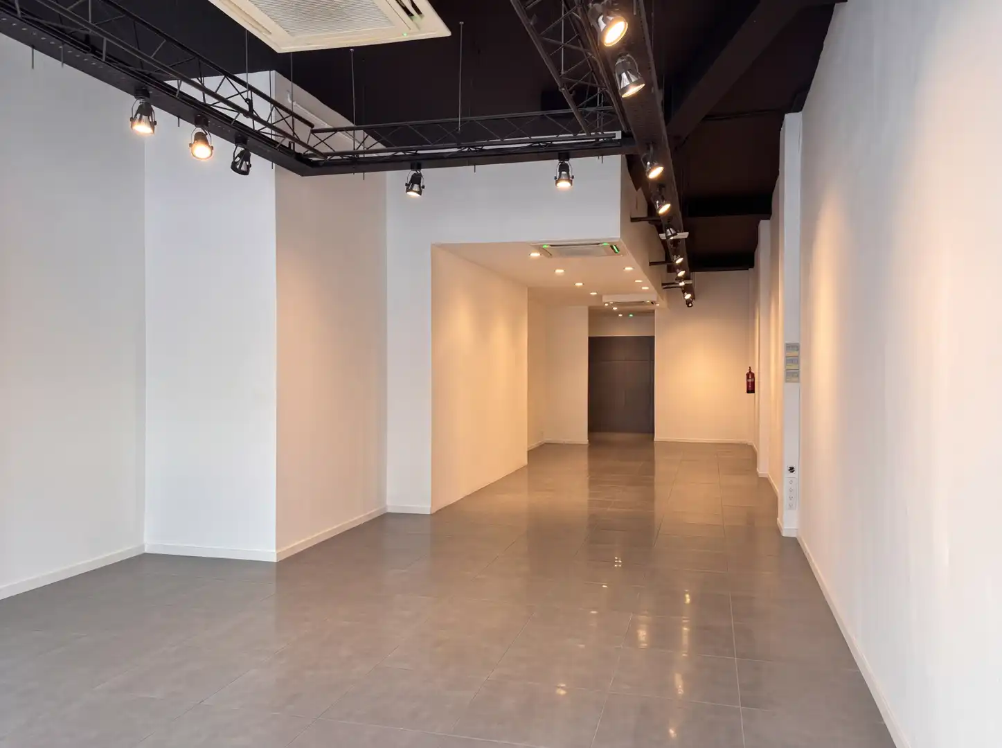 Locale commerciale in affitto a Puerto de Sagunto - AV NUEVE OCTUBRE