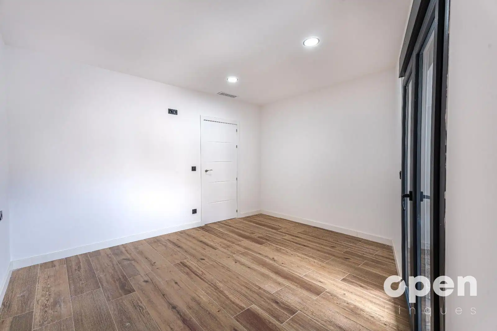 Wohnung zum Verkauf in Terrassa mit Klimaanlage, Heizung und Terrasse