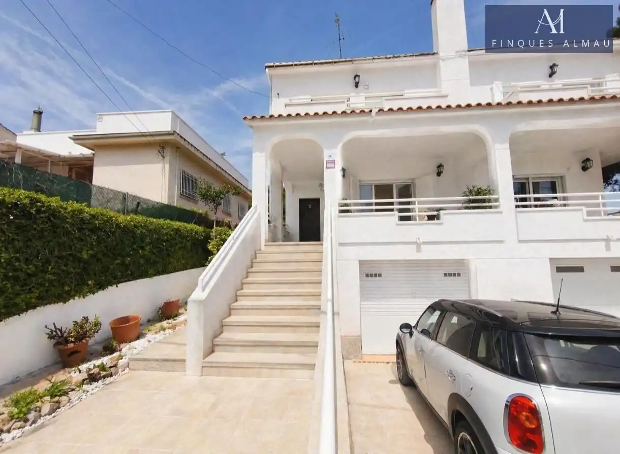 Vista exterior de Casa adosada en venta en Calafell con Jardín privado, Terraza y Trastero