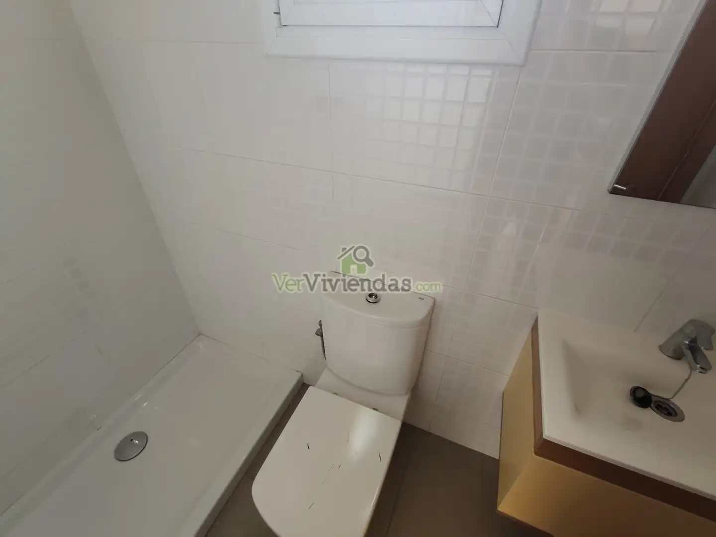 Baño de Casa o chalet en venta en Corbera de Llobregat con Calefacción, Jardín privado y Parquet