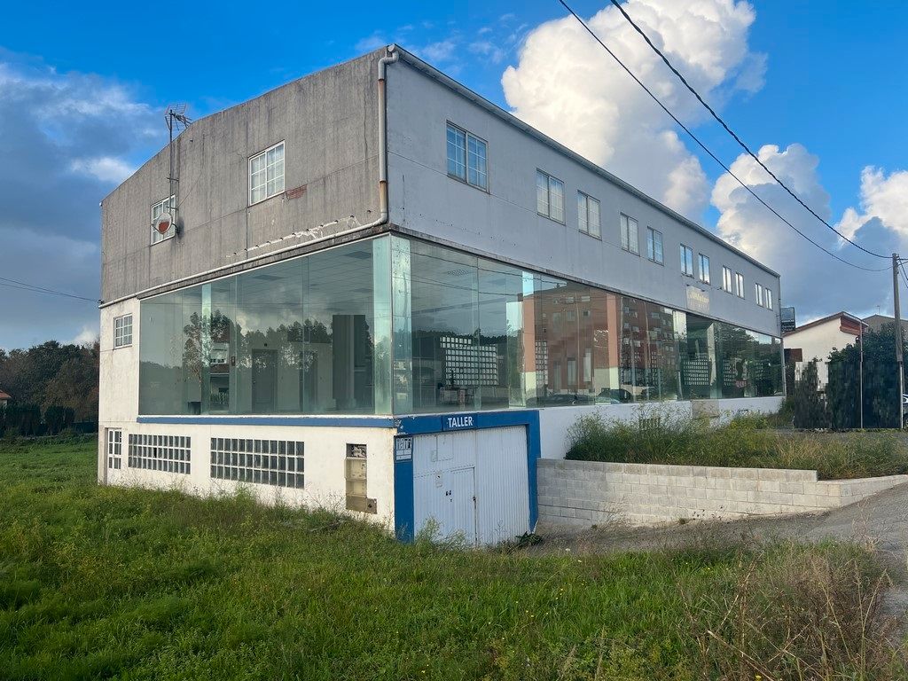 Vista exterior de Nau industrial de lloguer en Teo