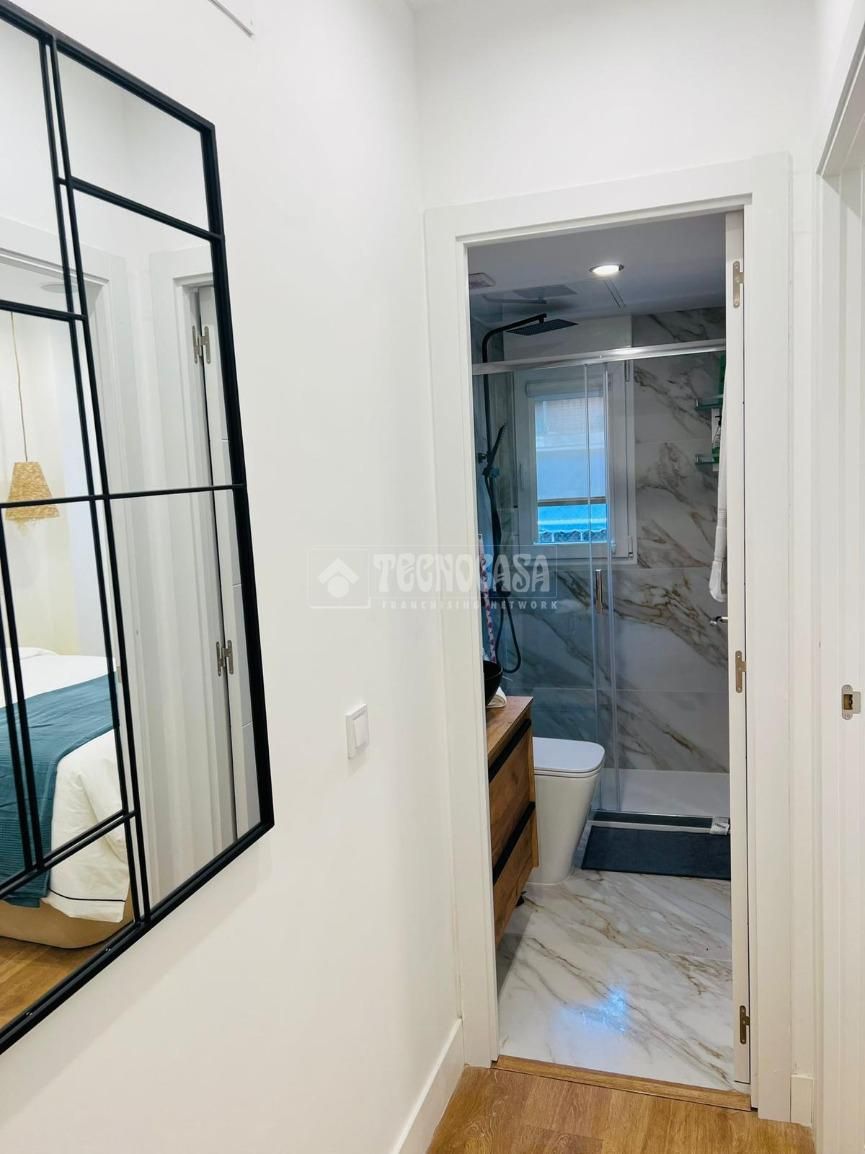 Bathroom of Flat for sale in  Madrid Capital  with Air Conditioner and Heating