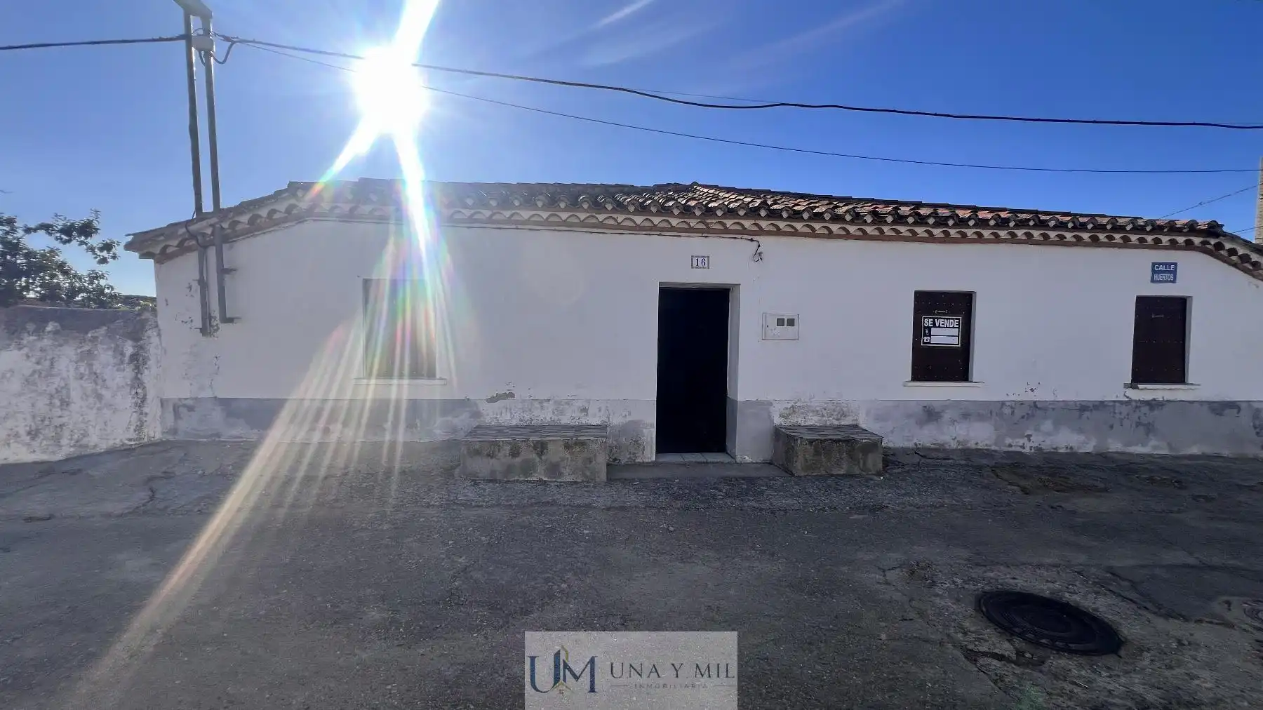 Vista exterior de Casa o xalet en venda en Pedrosillo de los Aires amb Traster i Moblat
