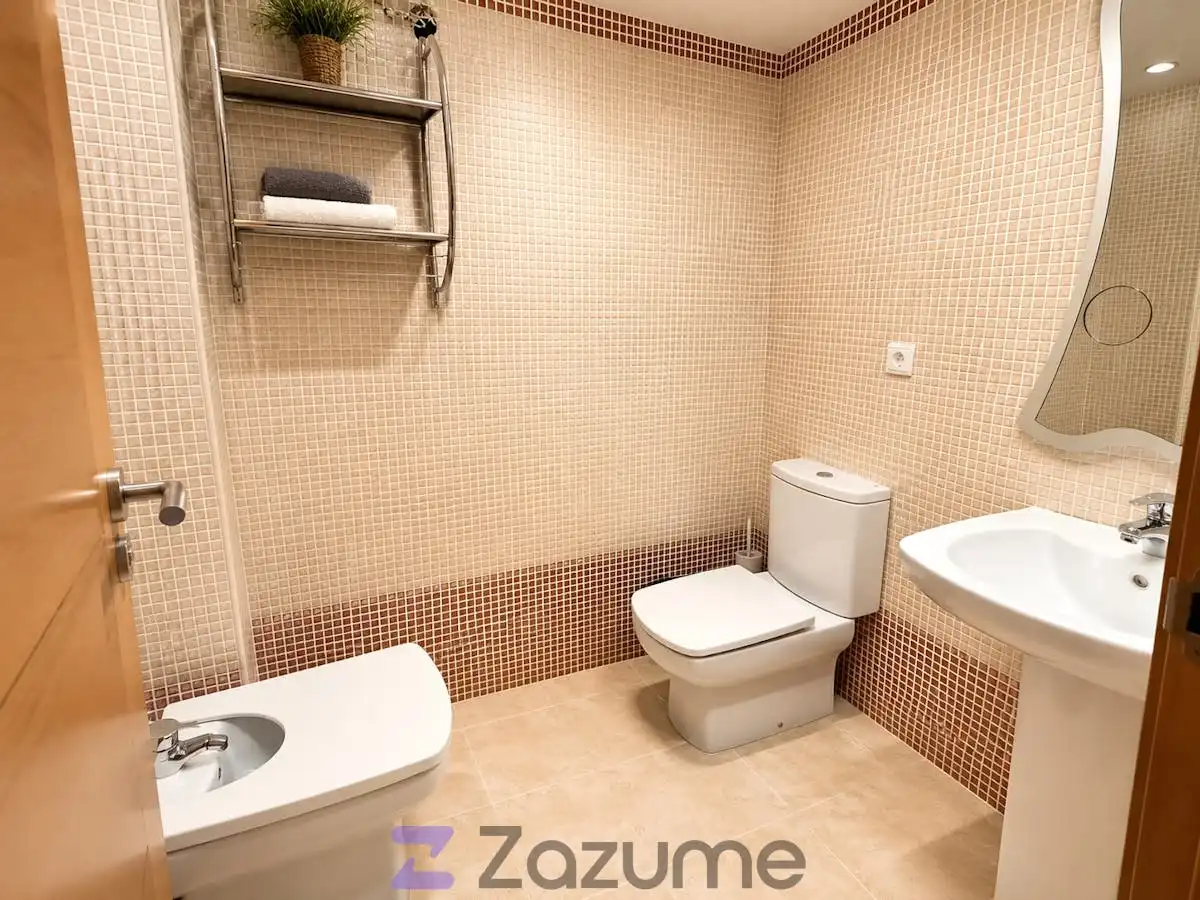 Baño de Piso de alquiler en Málaga con Aire acondicionado, Calefacción y Terraza