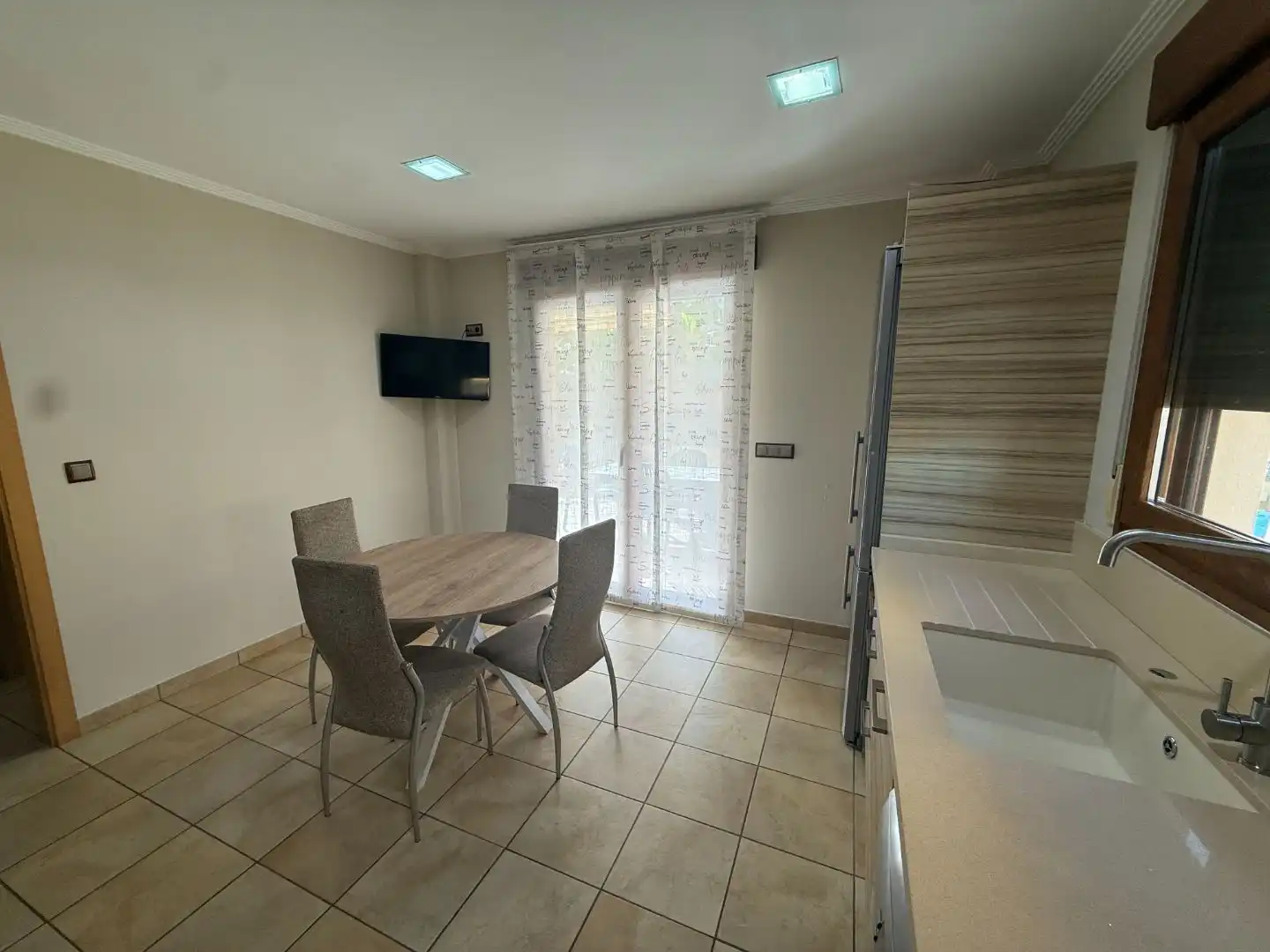 Cuina de Casa o xalet en venda en Oliva amb Aire condicionat, Terrassa i Piscina