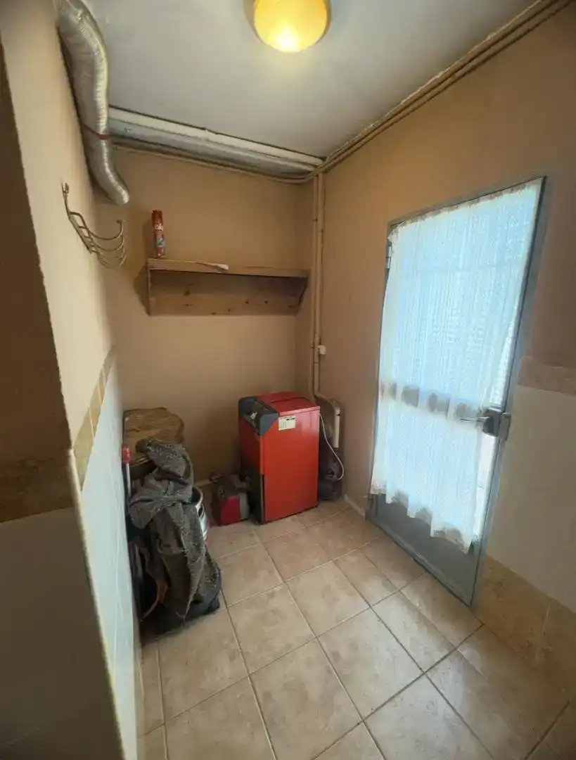 Casa adosada en venda en Utiel amb Balcó