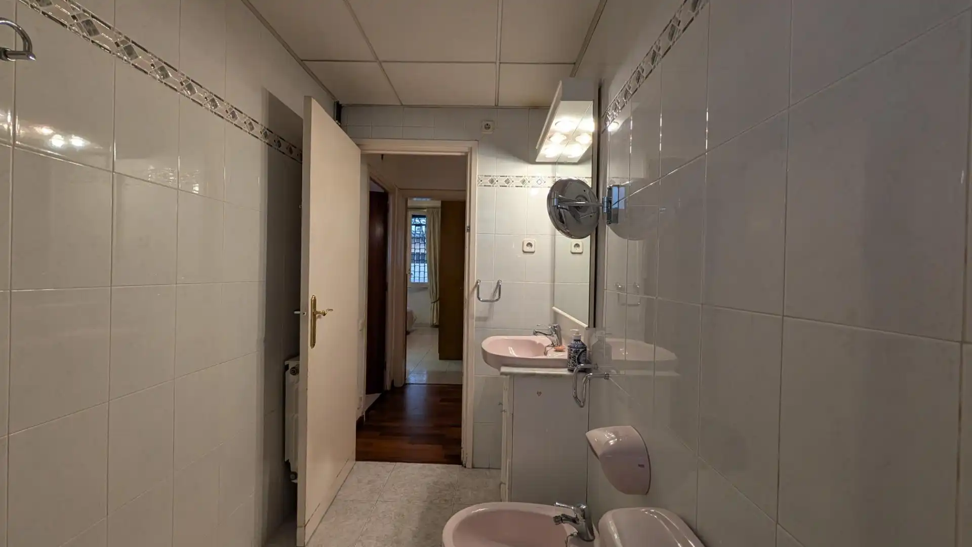 Bany de Apartament en venda en Barcelona amb Parquet