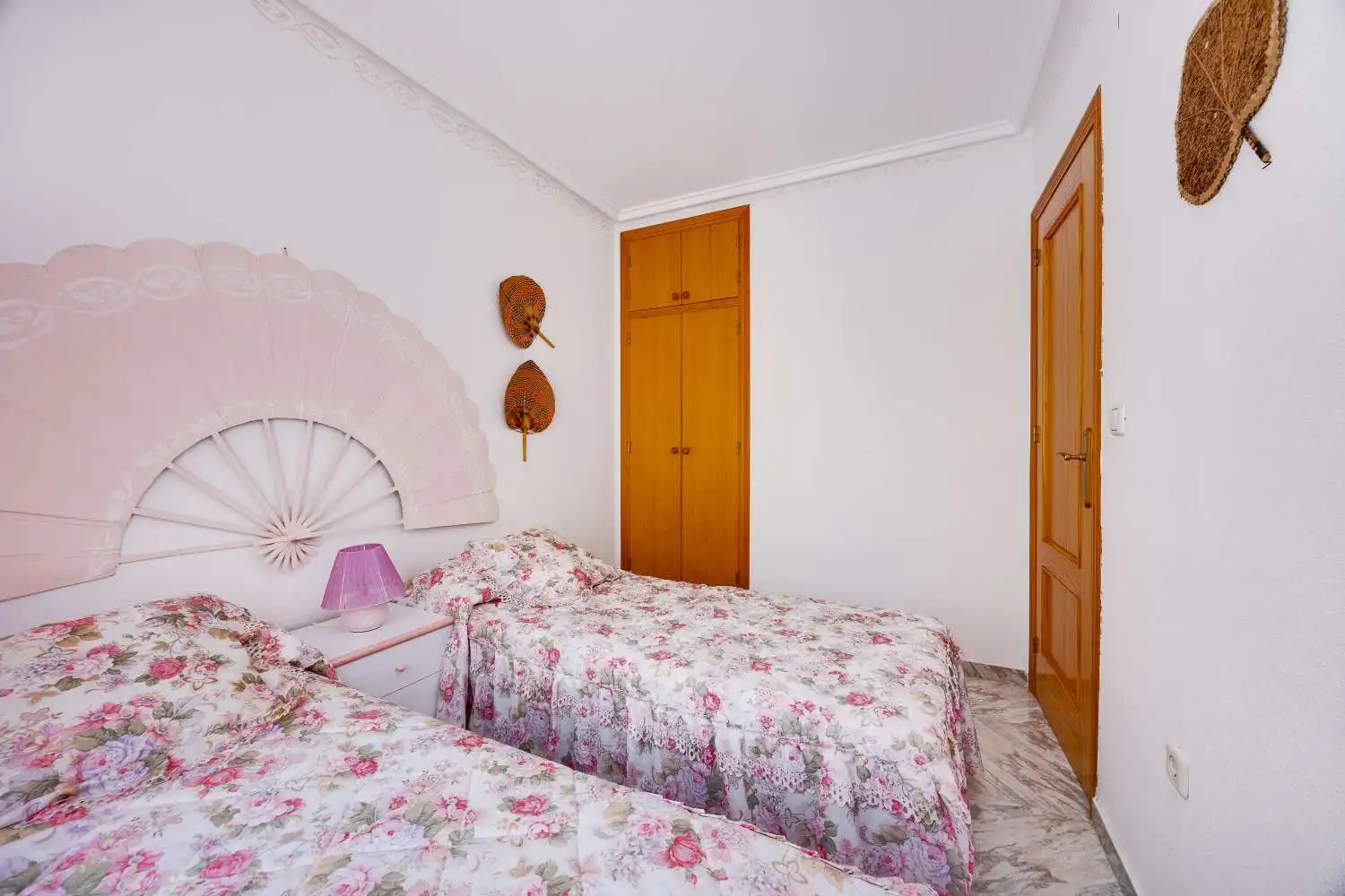 Dormitori de Apartament en venda en Torrevieja amb Terrassa, Piscina i Moblat