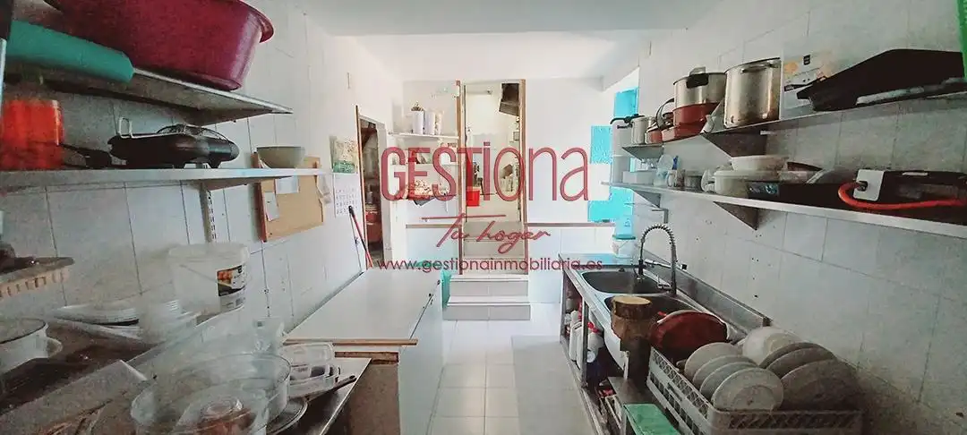 Cuina de Local en venda en Entrambasaguas amb Moblat