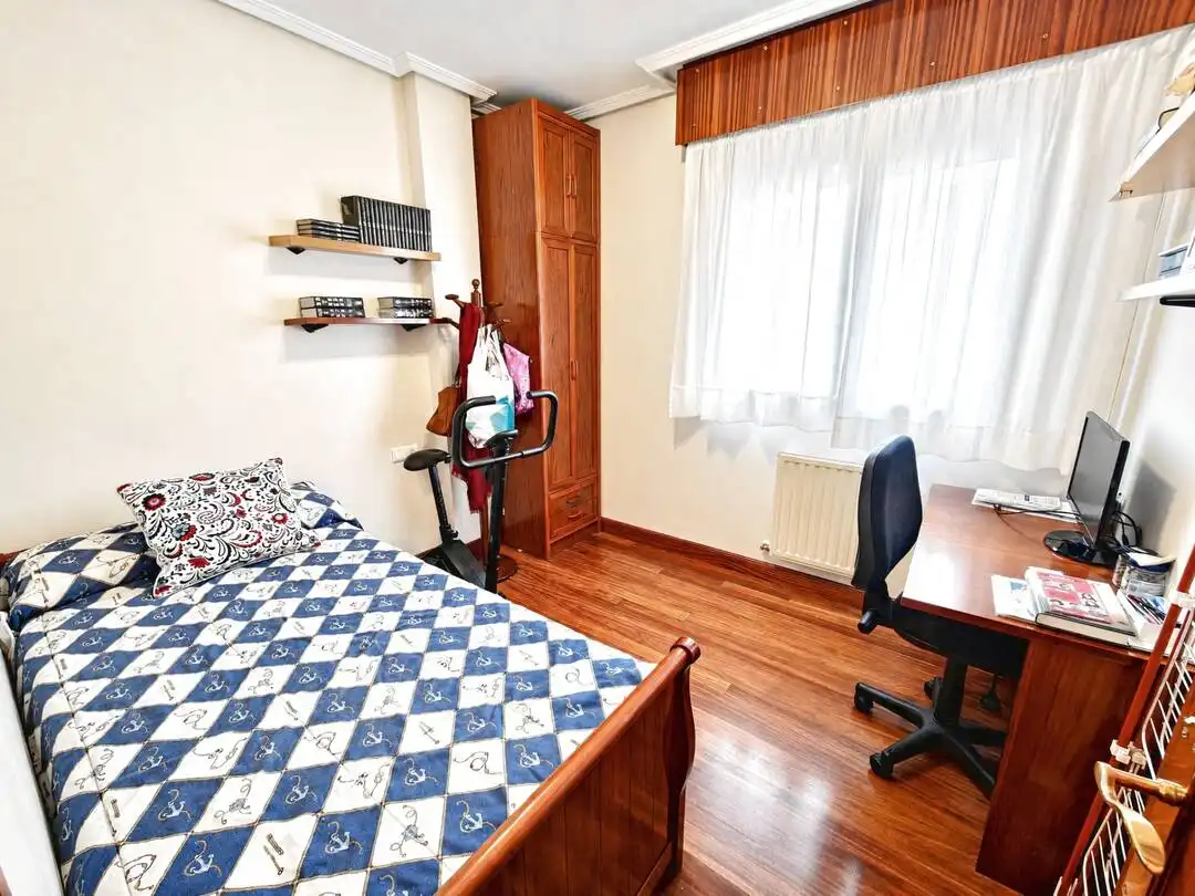 Schlafzimmer von Wohnung zum Verkauf in Santurtzi  mit Heizung, Abstellraum und Alarm