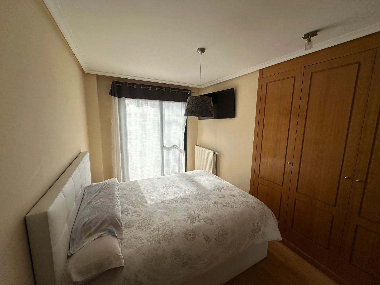 Habitación de Apartamento en venta en Burgos Capital con Calefacción, Trastero y Balcón