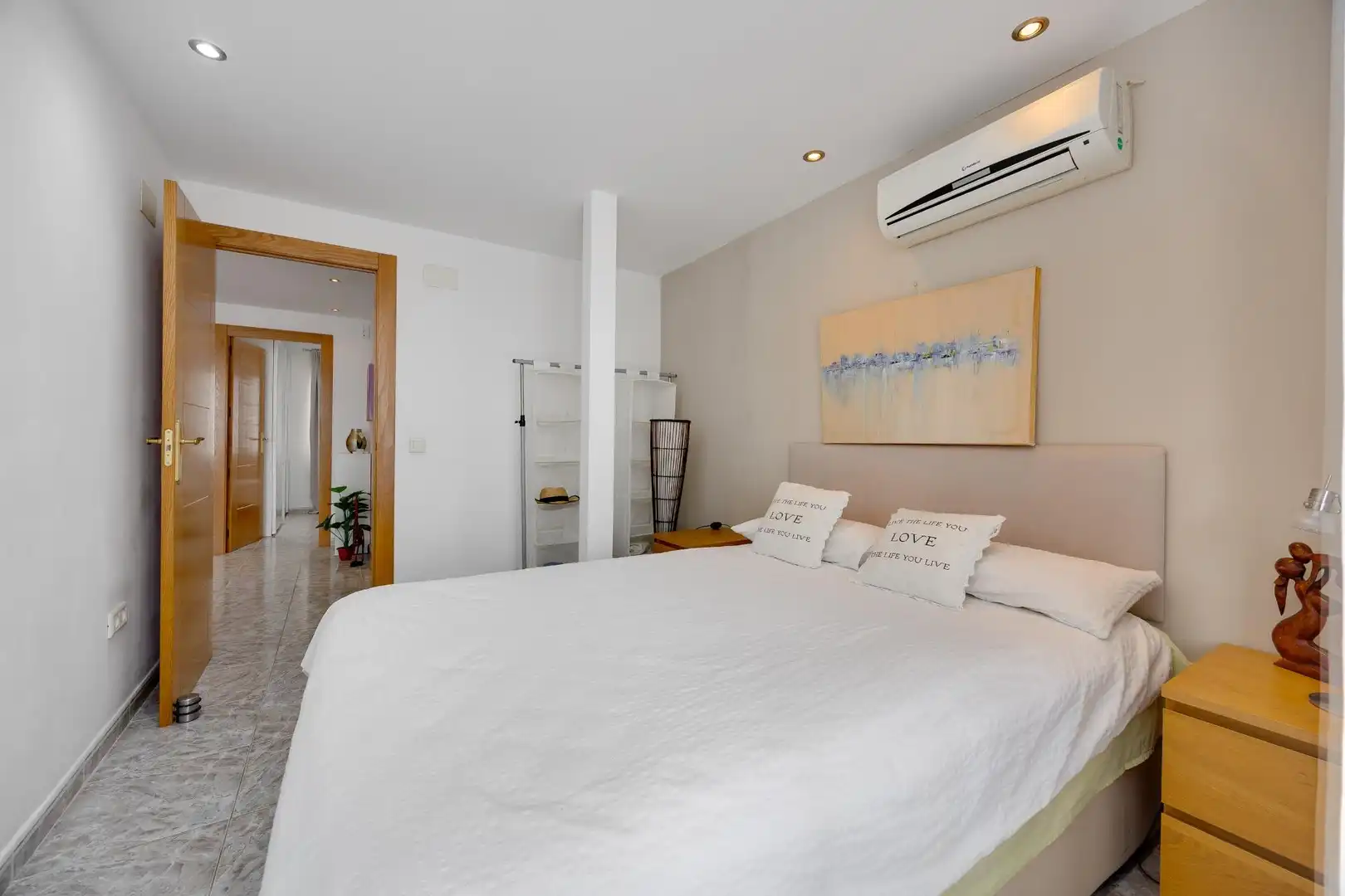 Dormitori de Apartament en venda en Torrevieja amb Aire condicionat, Terrassa i Moblat