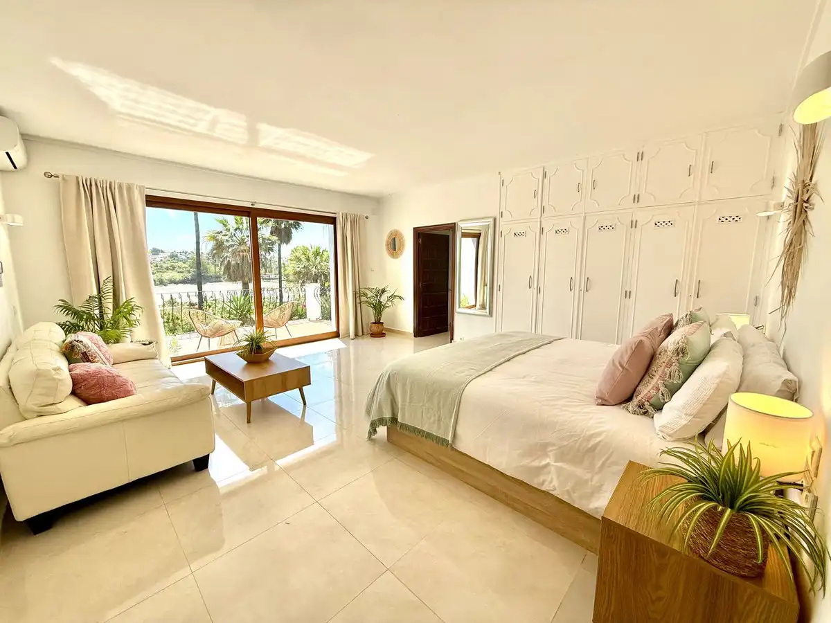 Habitación de Casa o chalet de alquiler en Marbella con Aire acondicionado, Jardín privado y Piscina