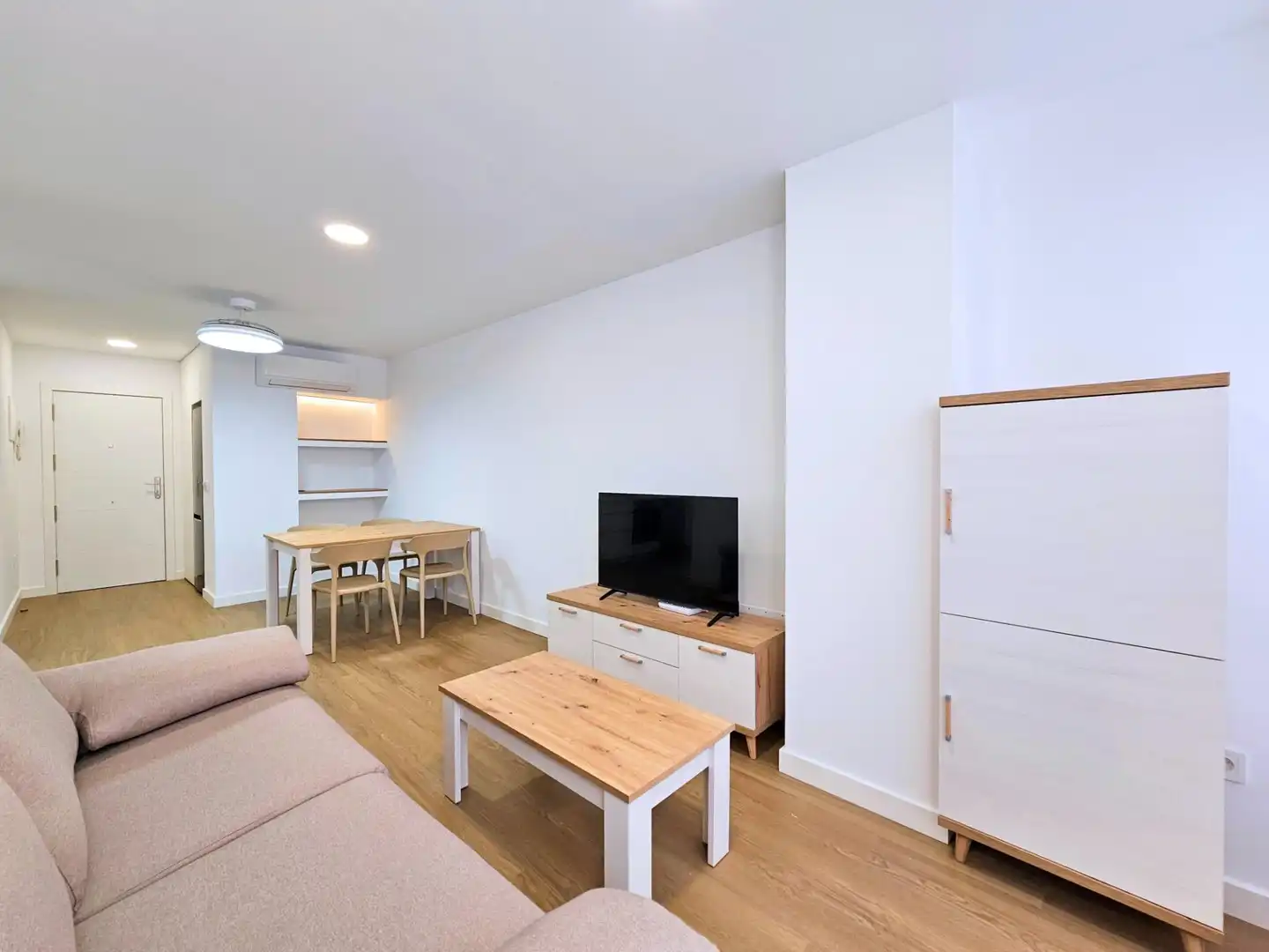 Living room of Flat for rent in Cartagena  with Air Conditioner and Furnished